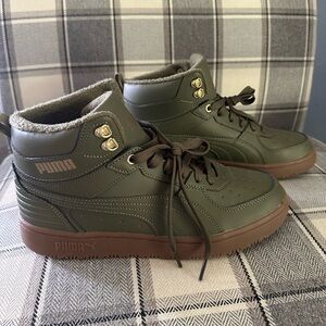 Men’s Green Puma Hightop Tennis Shoes  size 9.5
